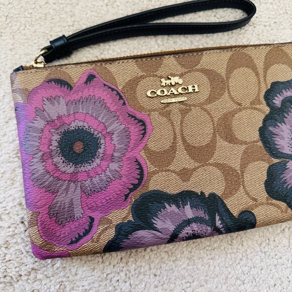 Coach x Kaffe Fassett Large Corner Zip Wristlet In Signature Canvas, NWT - Picture 2 of 5